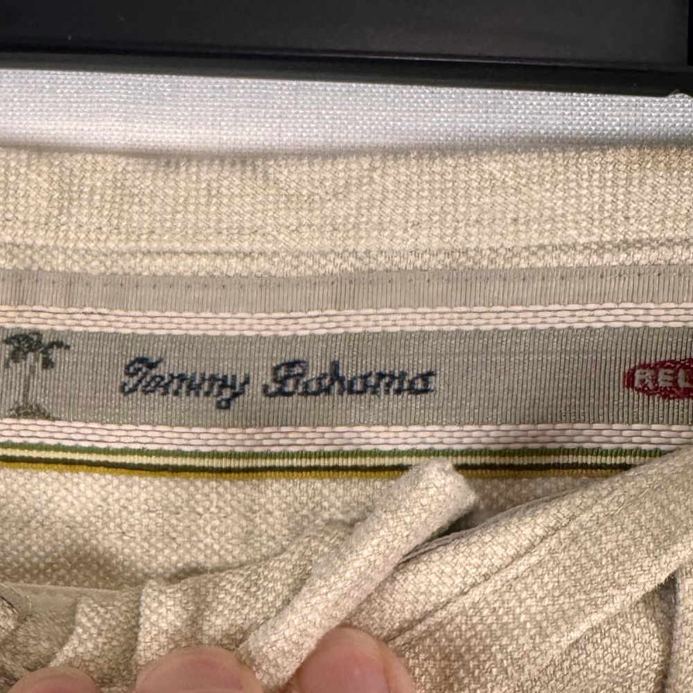 Tommy Bahama silk linen cargo pants size 33

In Excellent Condition! - Picture 8 of 14